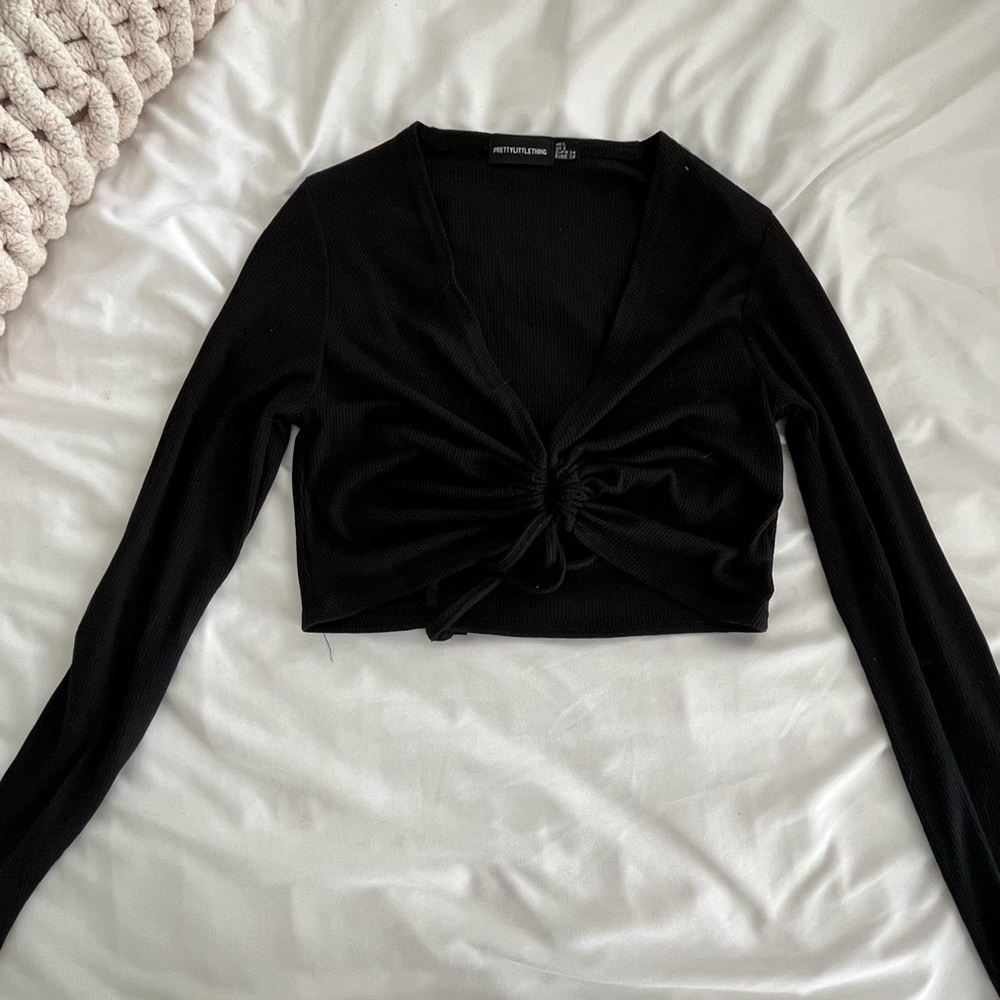 PrettyLittleThing Black Long Sleeve Crop Top